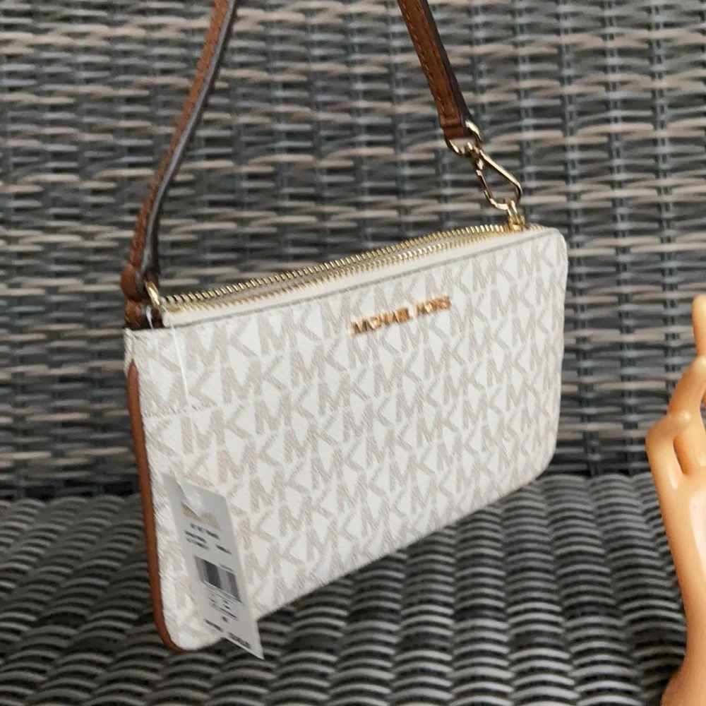 Michael Kors Jet Set Travel Large Top Zip Signature Wristlet Clutch - Picture 13 of 16